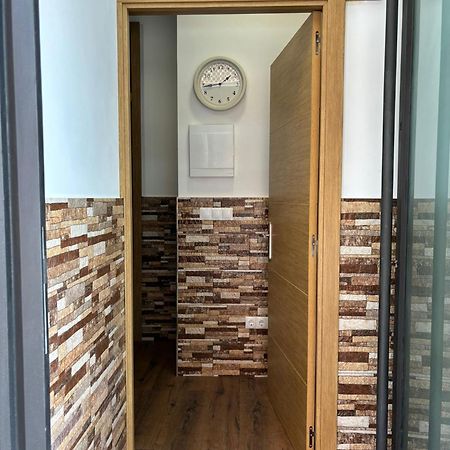 Apartamentos Deluxe Barajas Madrid Kültér fotó