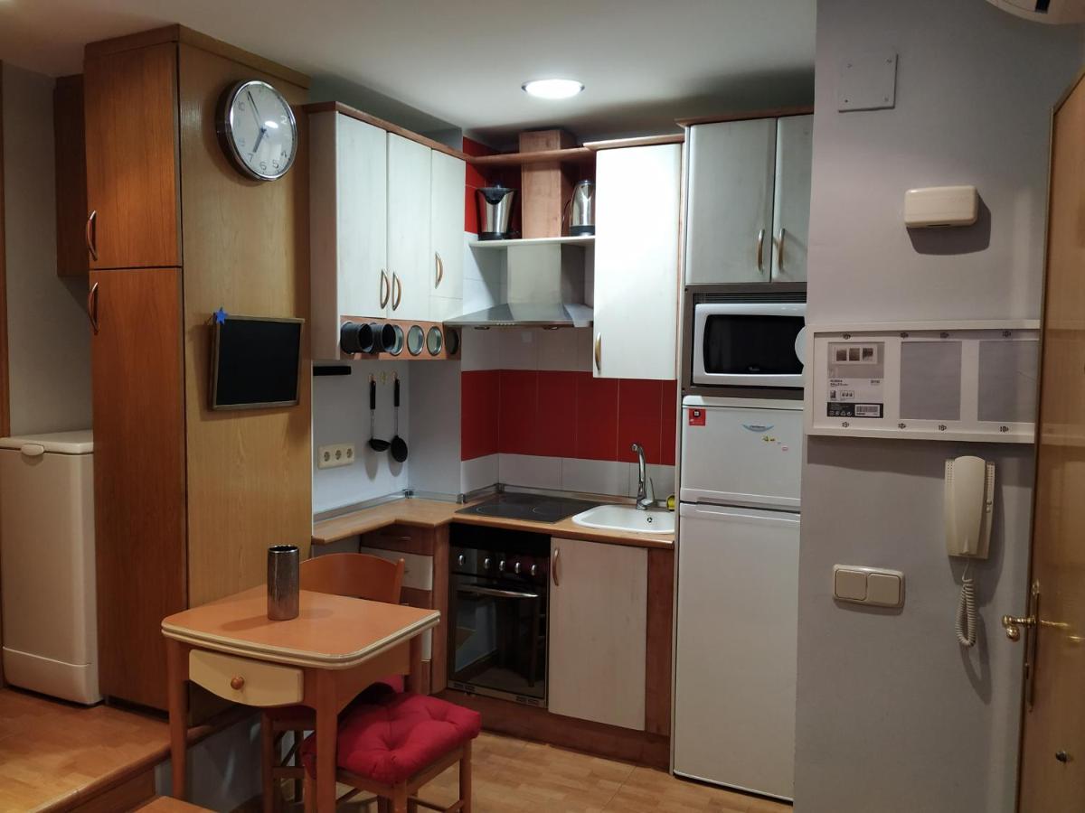 Apartamentos Deluxe Barajas Madrid Kültér fotó