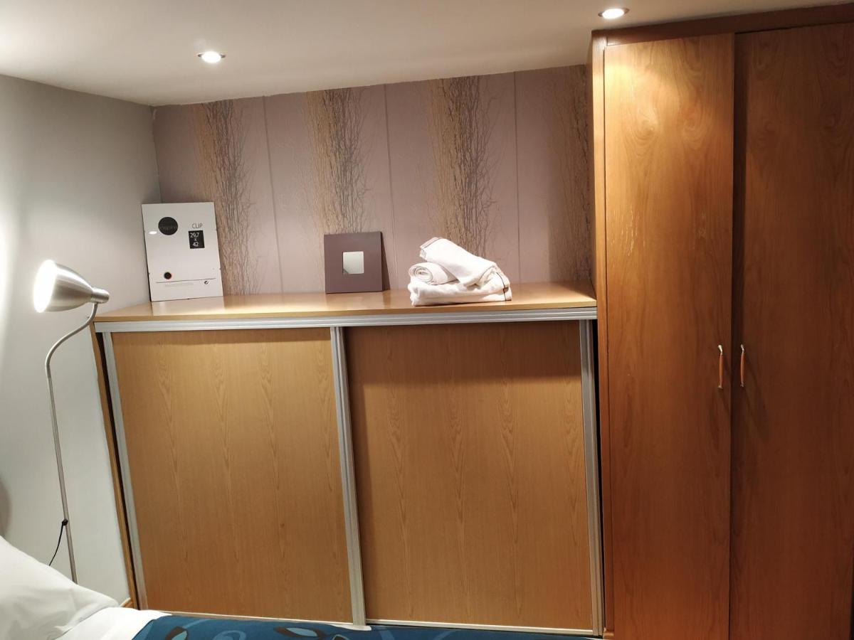 Apartamentos Deluxe Barajas Madrid Kültér fotó