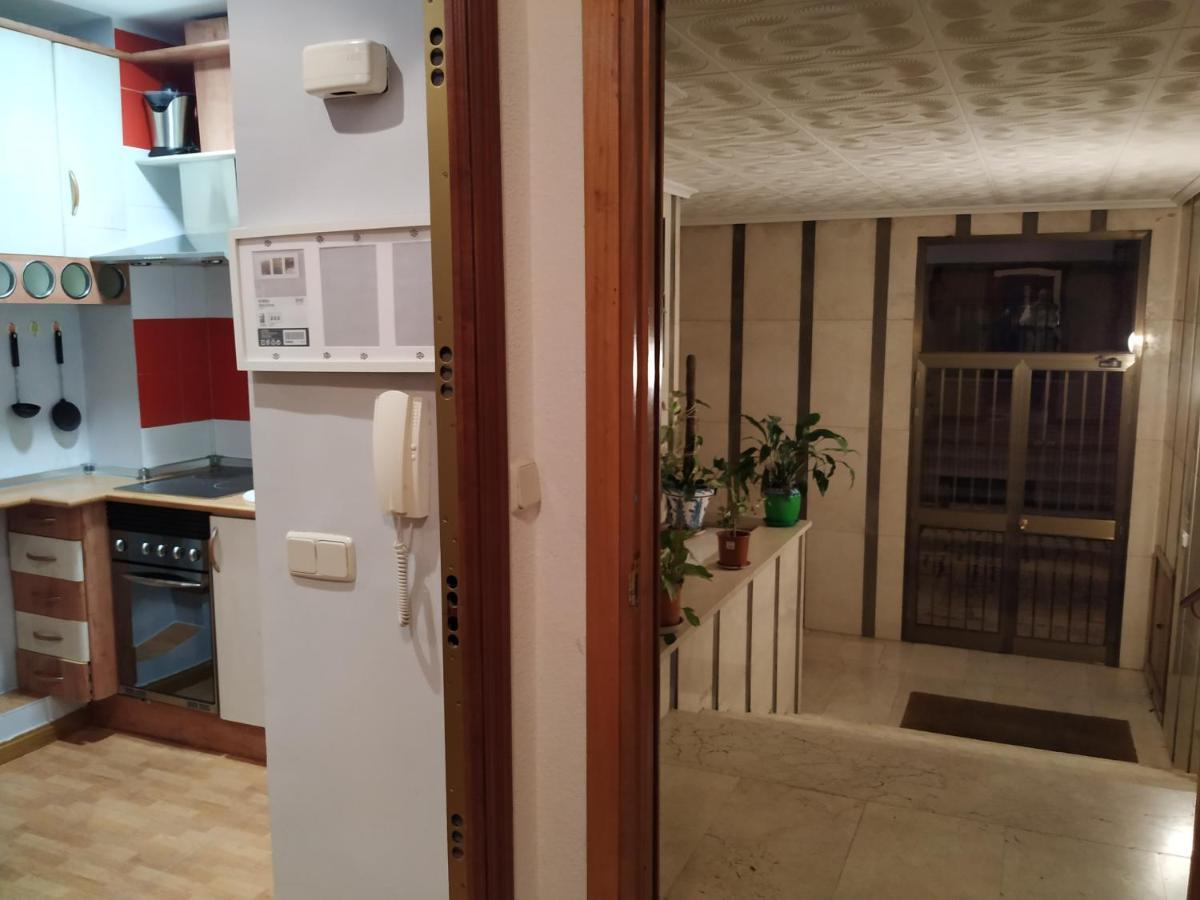 Apartamentos Deluxe Barajas Madrid Kültér fotó