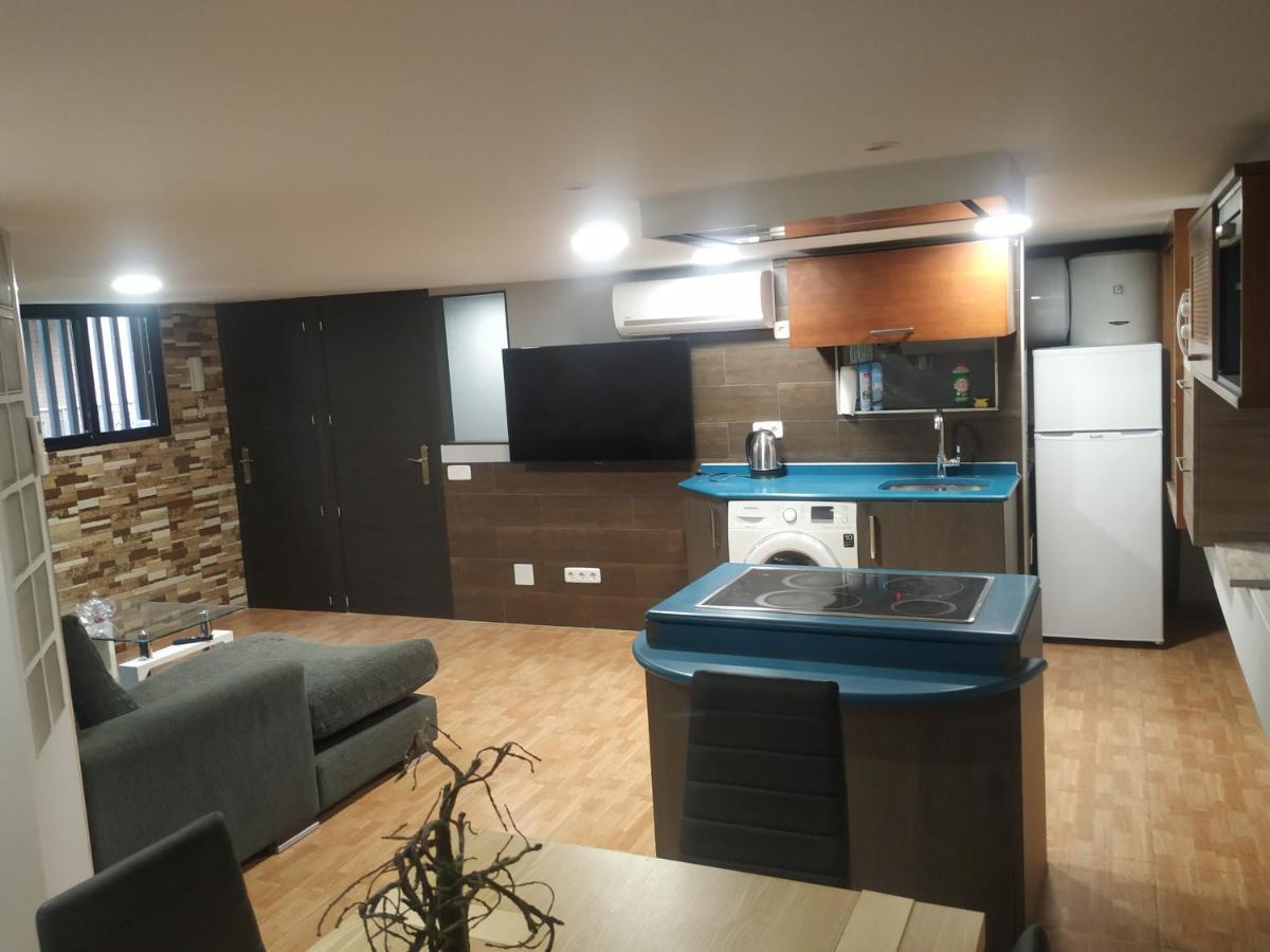 Apartamentos Deluxe Barajas Madrid Kültér fotó