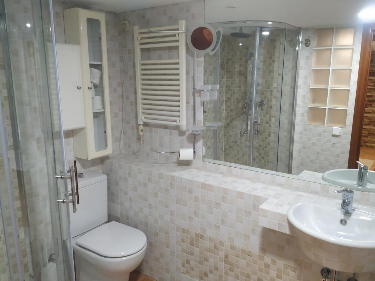 Apartamentos Deluxe Barajas Madrid Kültér fotó