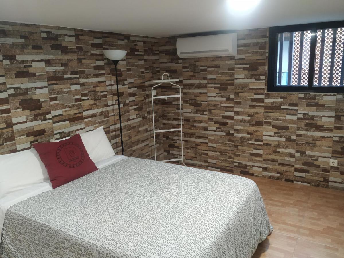 Apartamentos Deluxe Barajas Madrid Kültér fotó