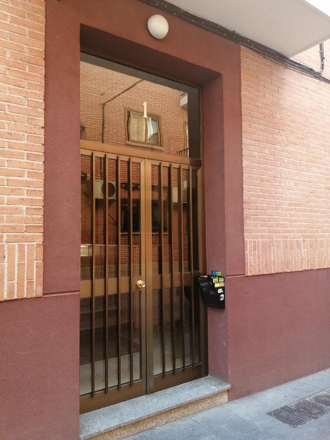Apartamentos Deluxe Barajas Madrid Kültér fotó