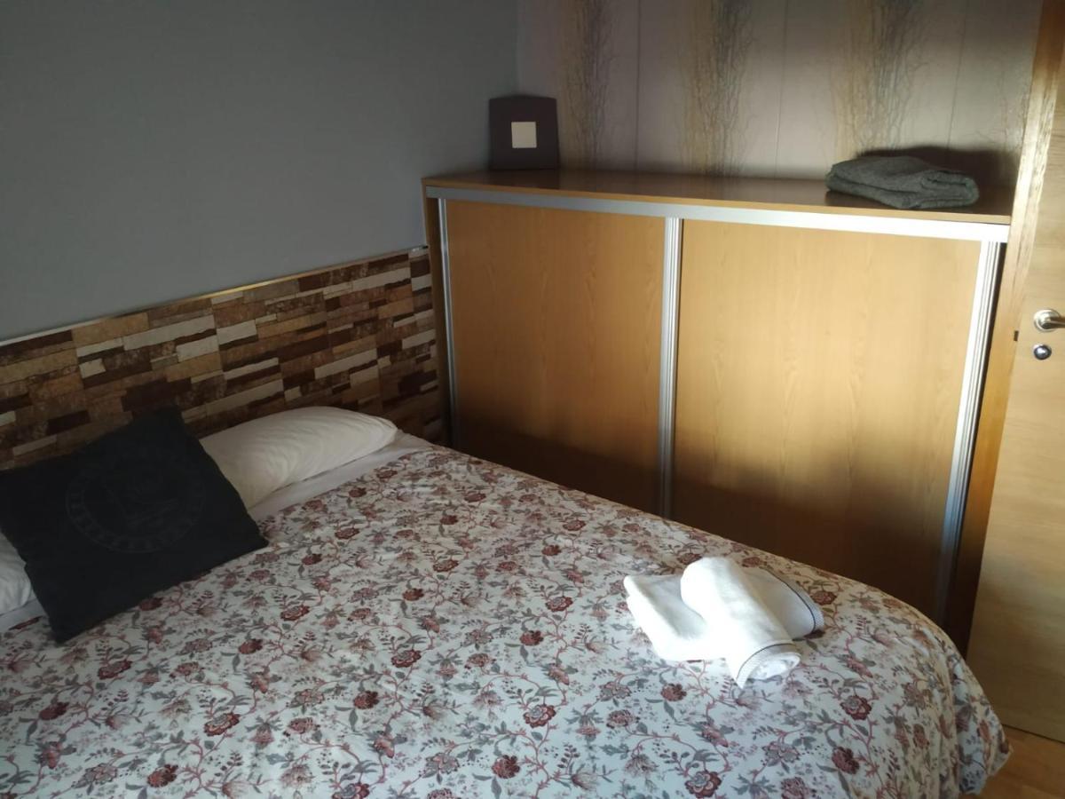 Apartamentos Deluxe Barajas Madrid Kültér fotó