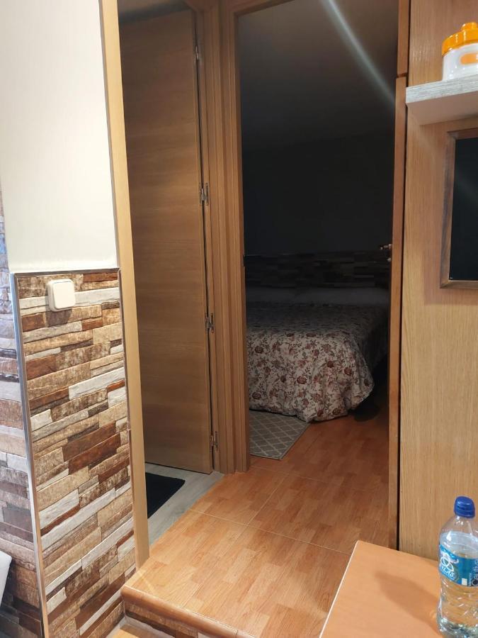 Apartamentos Deluxe Barajas Madrid Kültér fotó