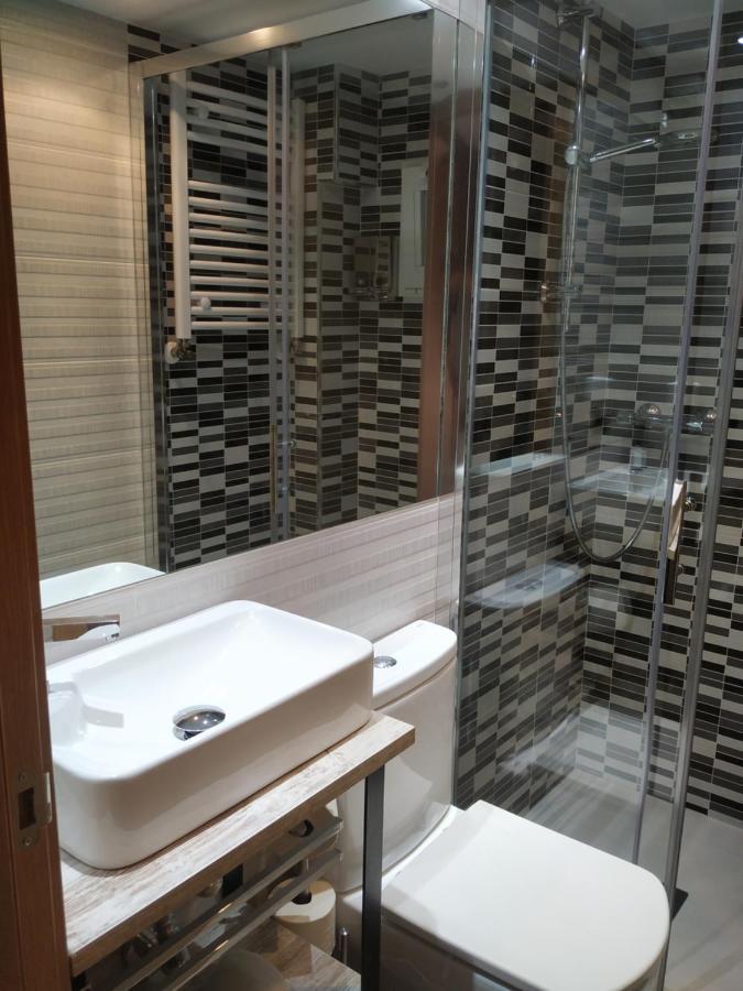 Apartamentos Deluxe Barajas Madrid Kültér fotó