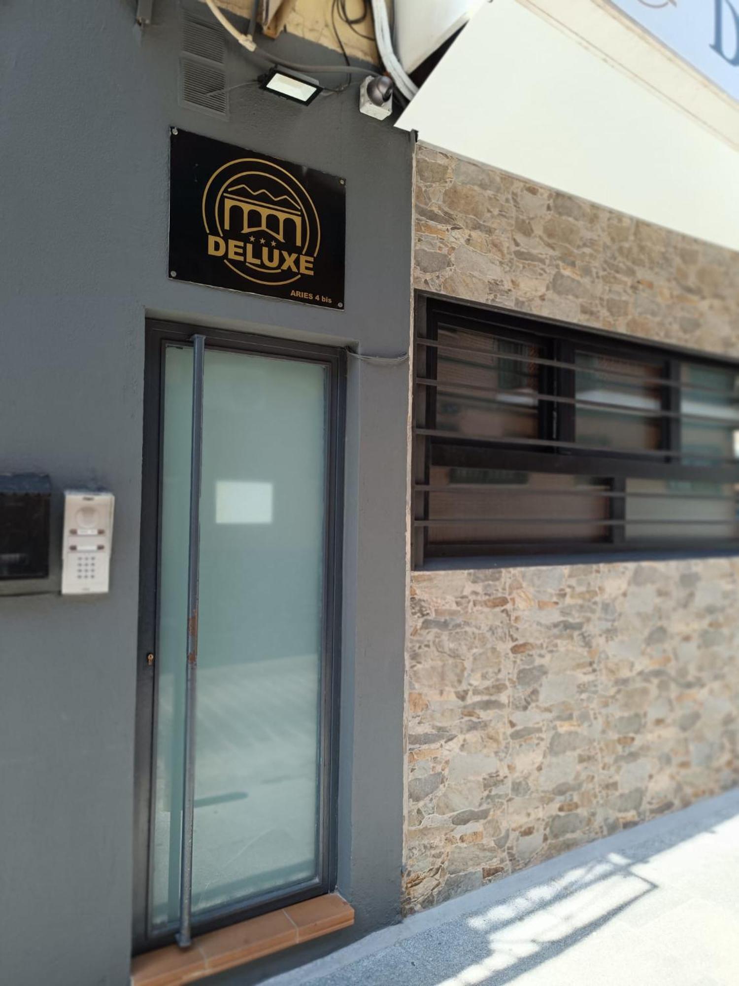 Apartamentos Deluxe Barajas Madrid Kültér fotó