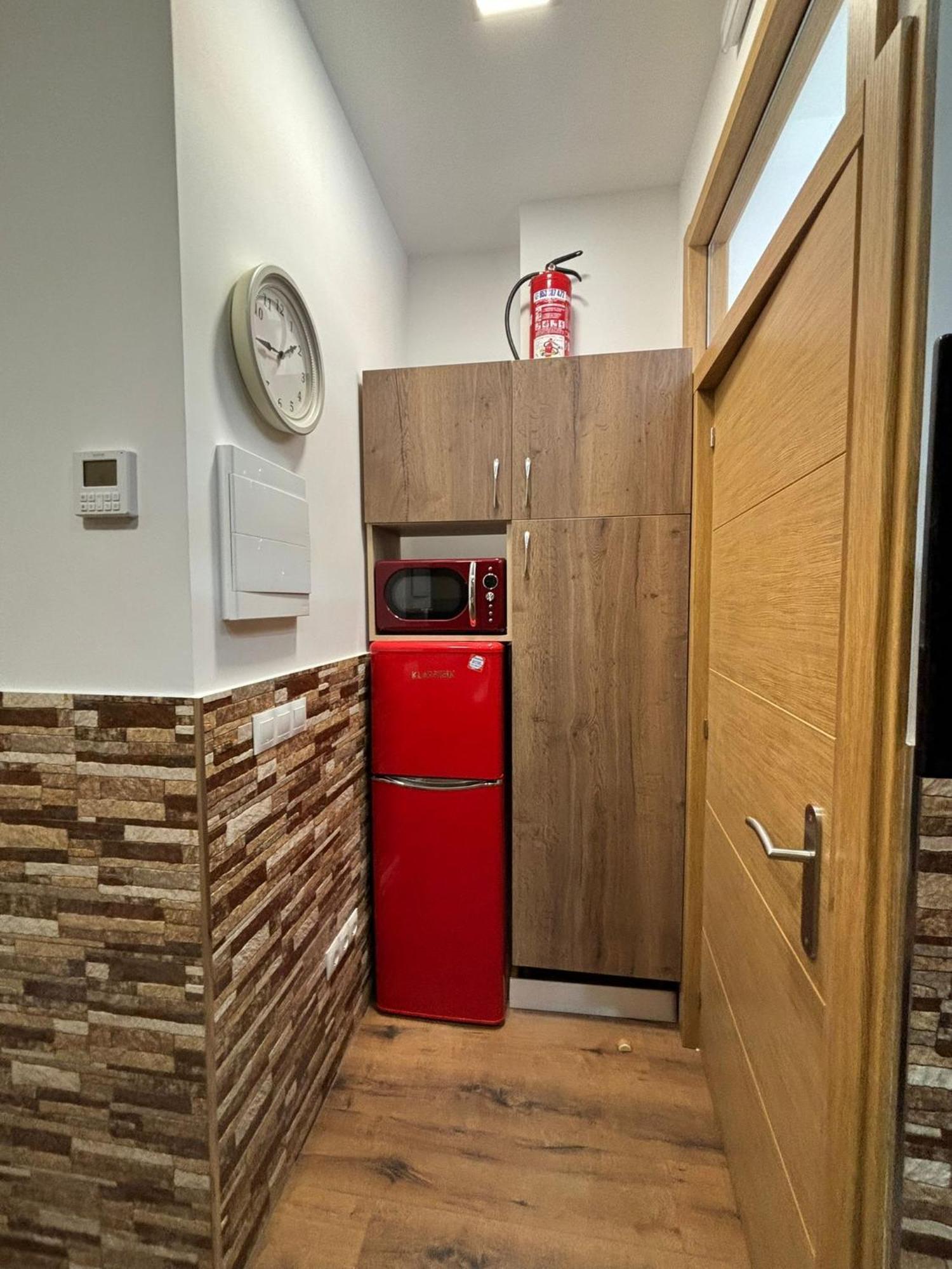 Apartamentos Deluxe Barajas Madrid Kültér fotó
