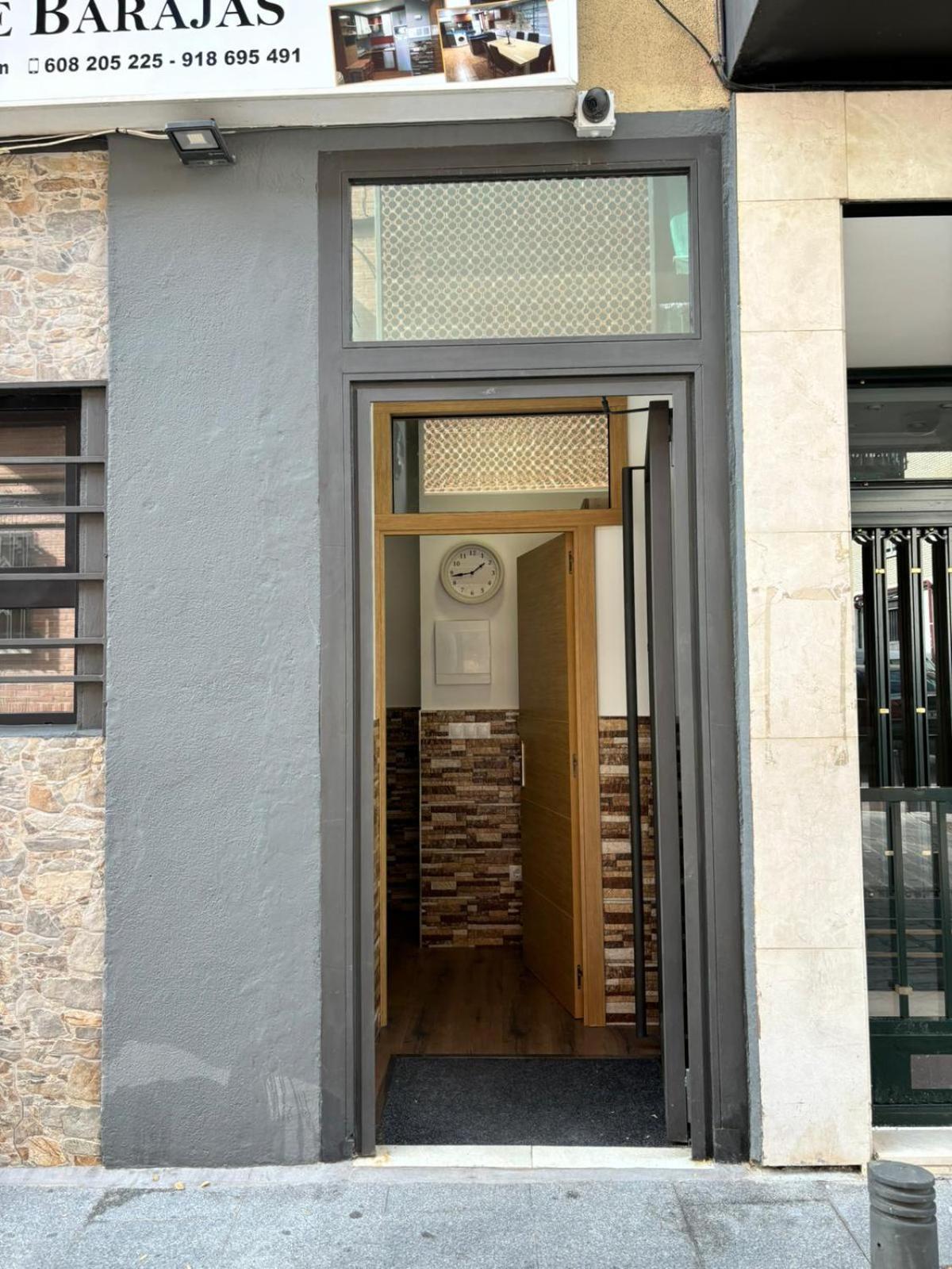 Apartamentos Deluxe Barajas Madrid Kültér fotó