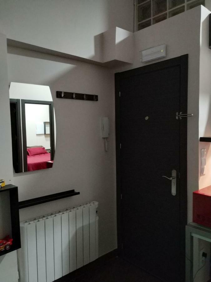 Apartamentos Deluxe Barajas Madrid Kültér fotó