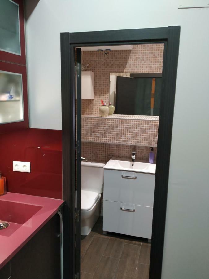 Apartamentos Deluxe Barajas Madrid Kültér fotó
