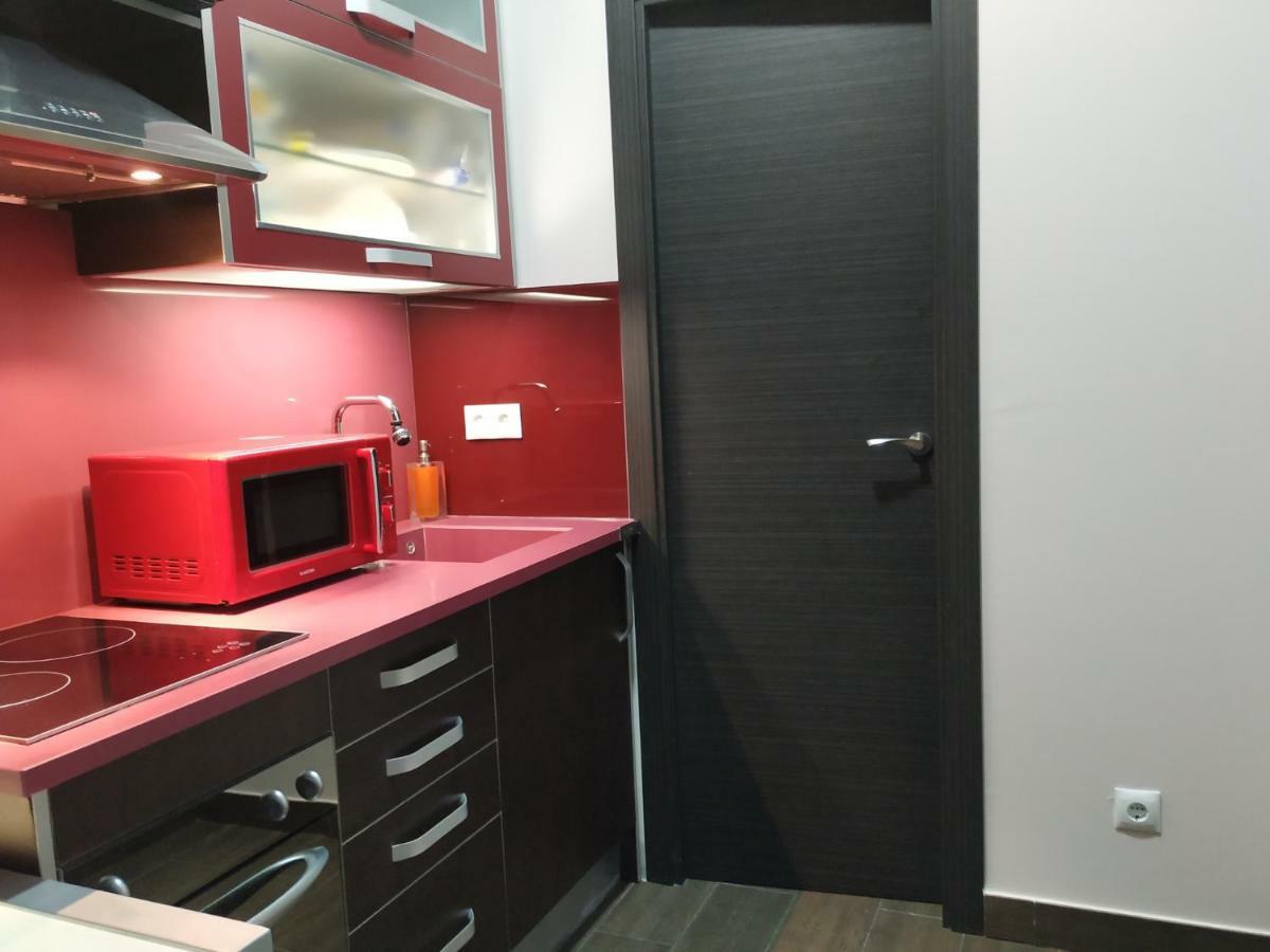 Apartamentos Deluxe Barajas Madrid Kültér fotó