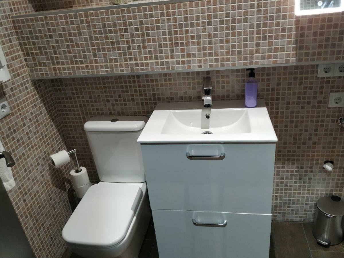 Apartamentos Deluxe Barajas Madrid Kültér fotó
