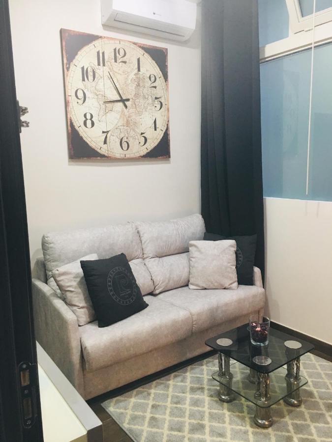 Apartamentos Deluxe Barajas Madrid Kültér fotó