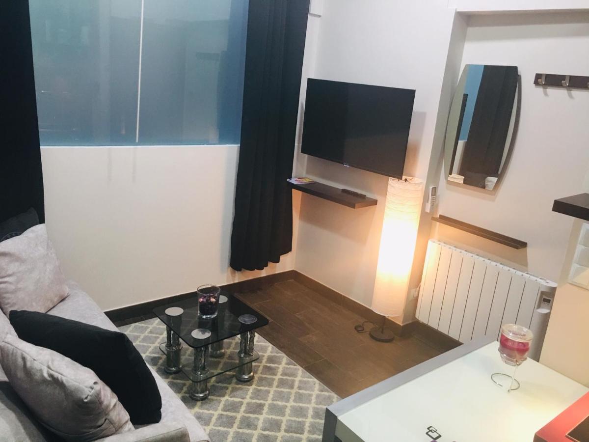 Apartamentos Deluxe Barajas Madrid Kültér fotó